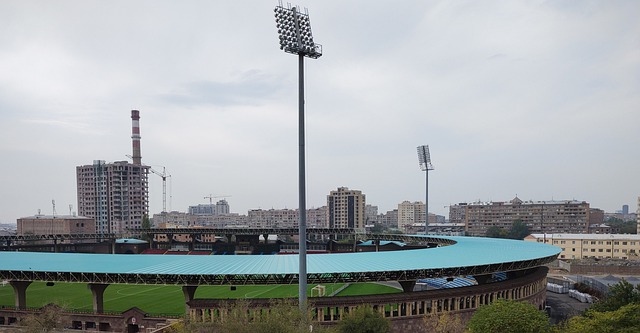 传奇门将正式退役，全场球迷起立致敬